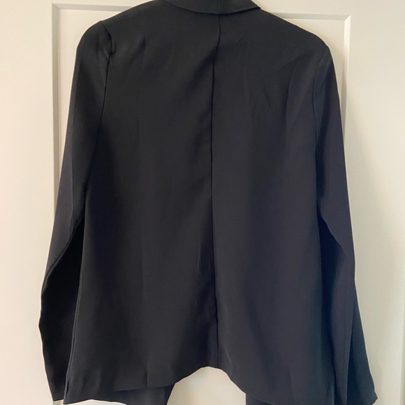 Lulu’s Blazer - Picture 5 of 5